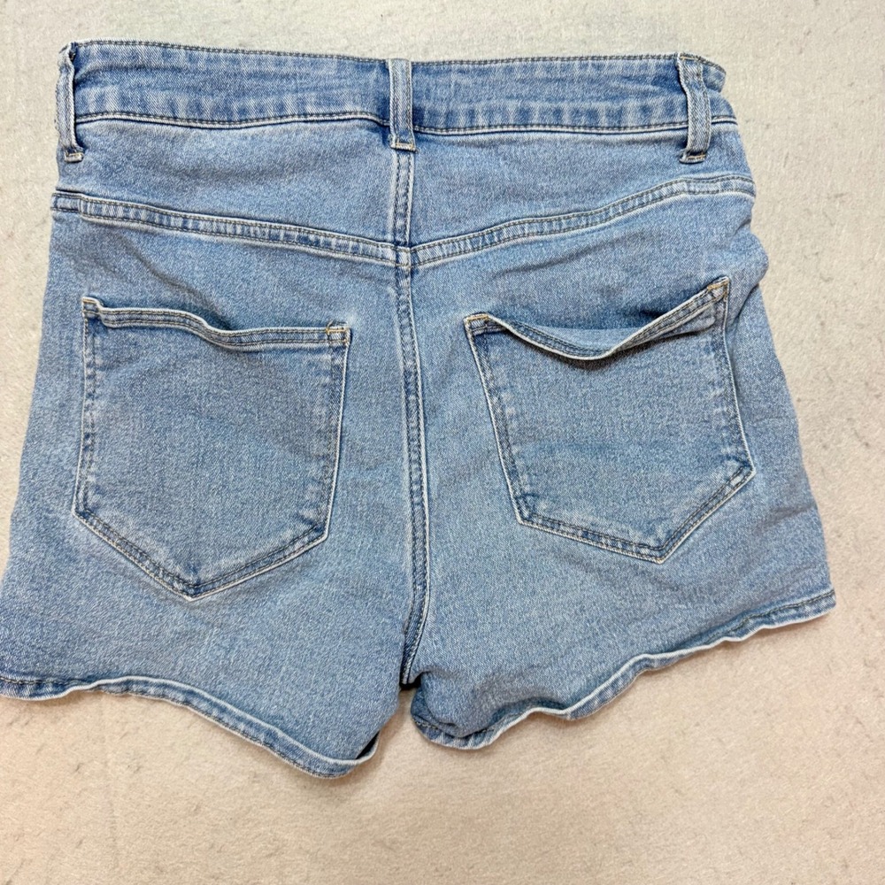 H&M &Denim High Waist Denim Shorts Women's US 4 Light‎ Wash Stretch Casual - Picture 6 of 10
